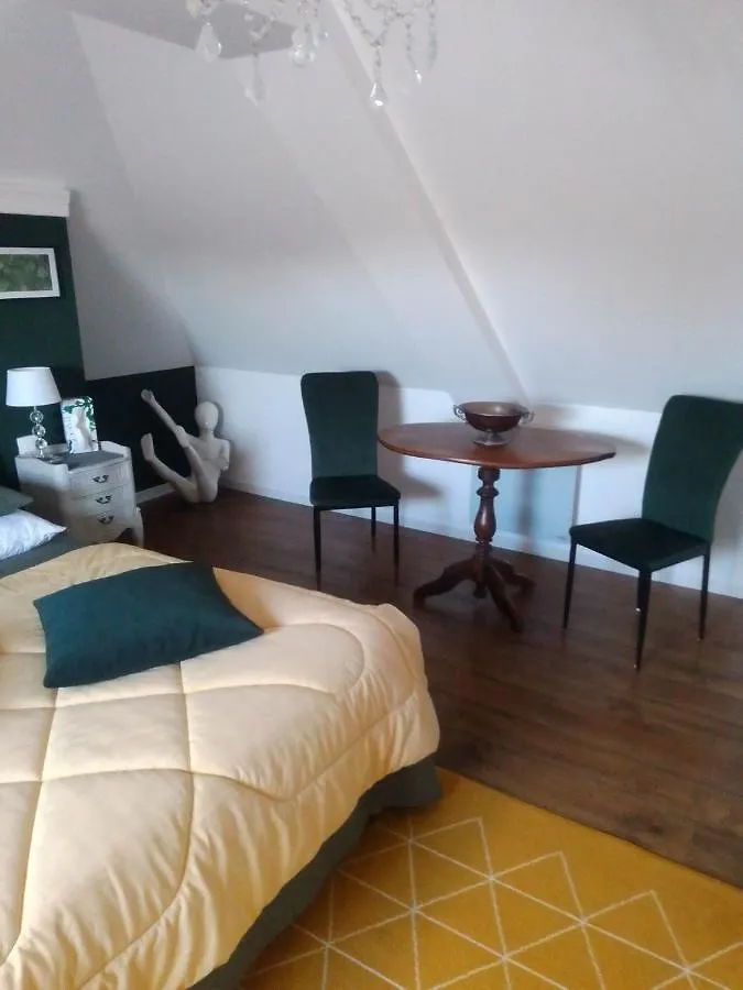 La Menardiere L'Appart' Corseul Bed & Breakfast